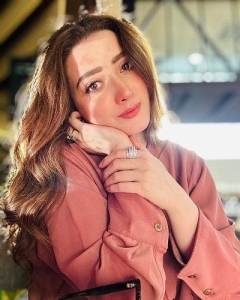 momina iqbal