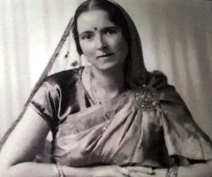 savitri khanolkar