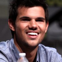 taylor lautner 1774605627